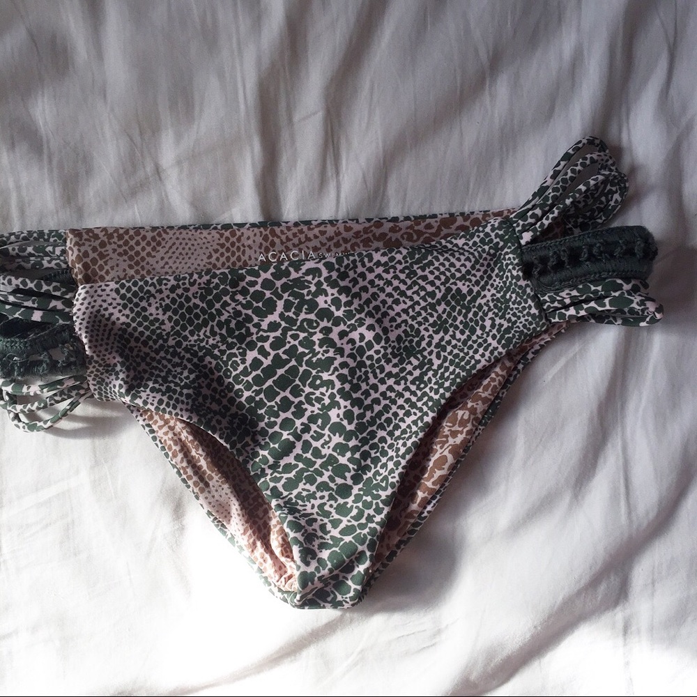acacia bottoms
